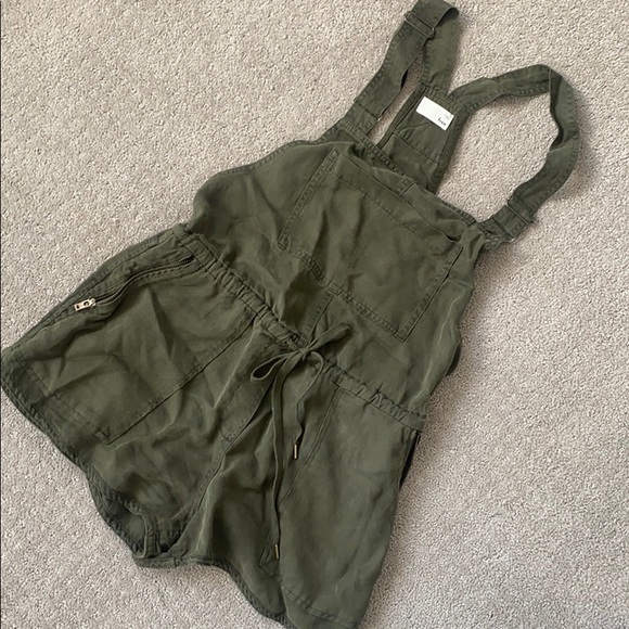 Aritzia Pants - Aritzia jumper / short overalls